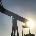 Petróleo cerrará semana al alza tras recorte de tasas en EU