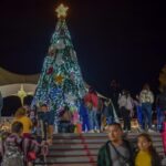 Ilumina pino navideño corazones de asistentes al Parque Tamatán