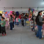 DISFRUTAN FAMILIAS DE PRIMER “BAZAR EMPRENDEDORES” DEL 2025