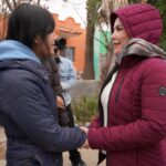 HABITANTES DEL PONIENTE AGRADECEN A ALCALDESA ENTREGA DE COBERTORES Y CALENTADORES