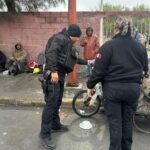 Entrega Guardia Estatal de Género cobijas y alimentos en Reynosa