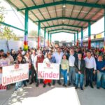 Sigue Carlos Peña Ortiz entregando Becas en colonias de Reynosa