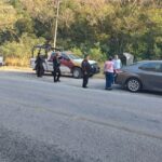 Guardia Estatal brinda apoyo a conductor varado en carretera Cd. Mante – Cd. Valles